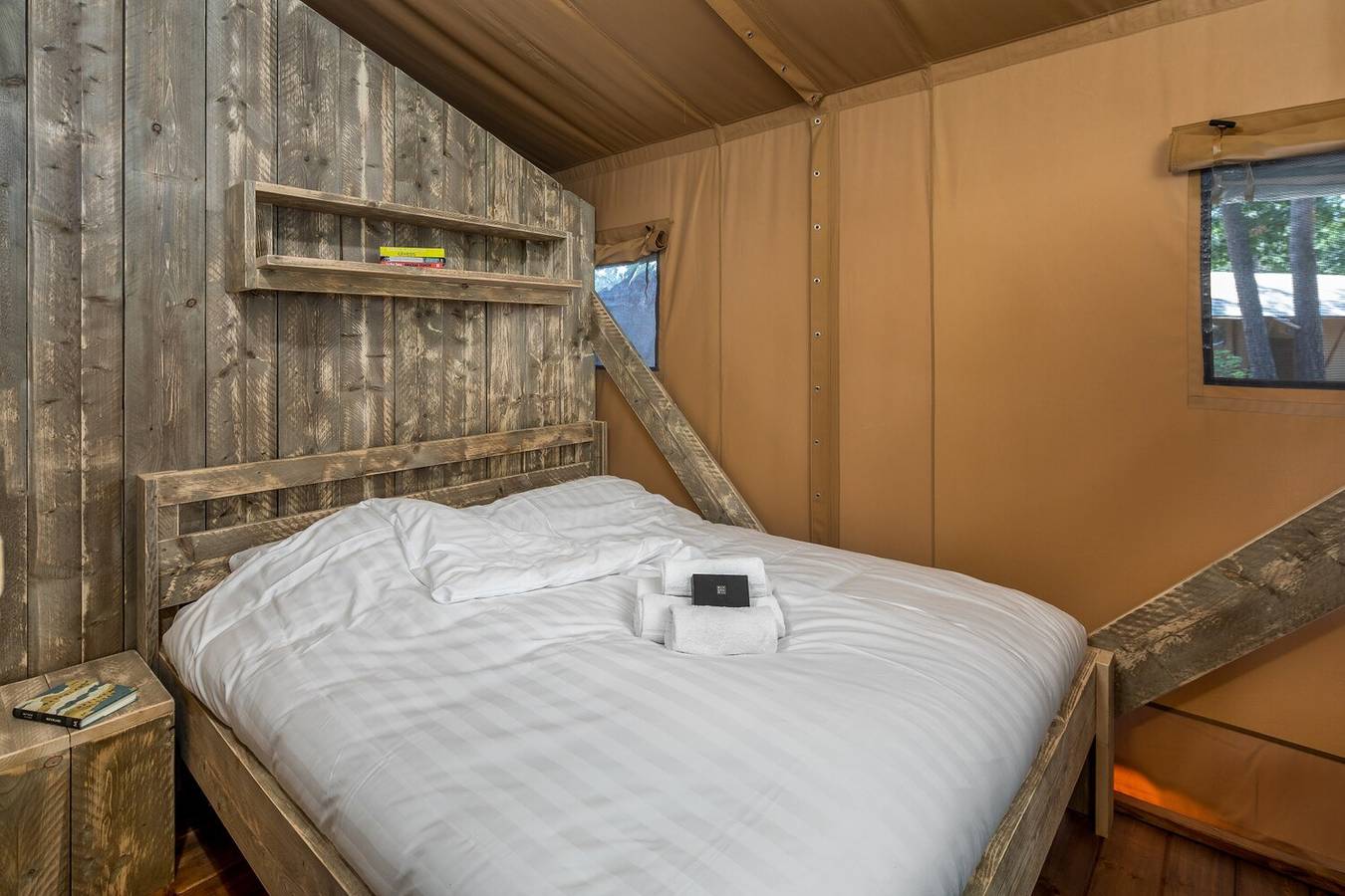 Wolfsven — Safaritent 6A in Mierlo, Noord-Brabant