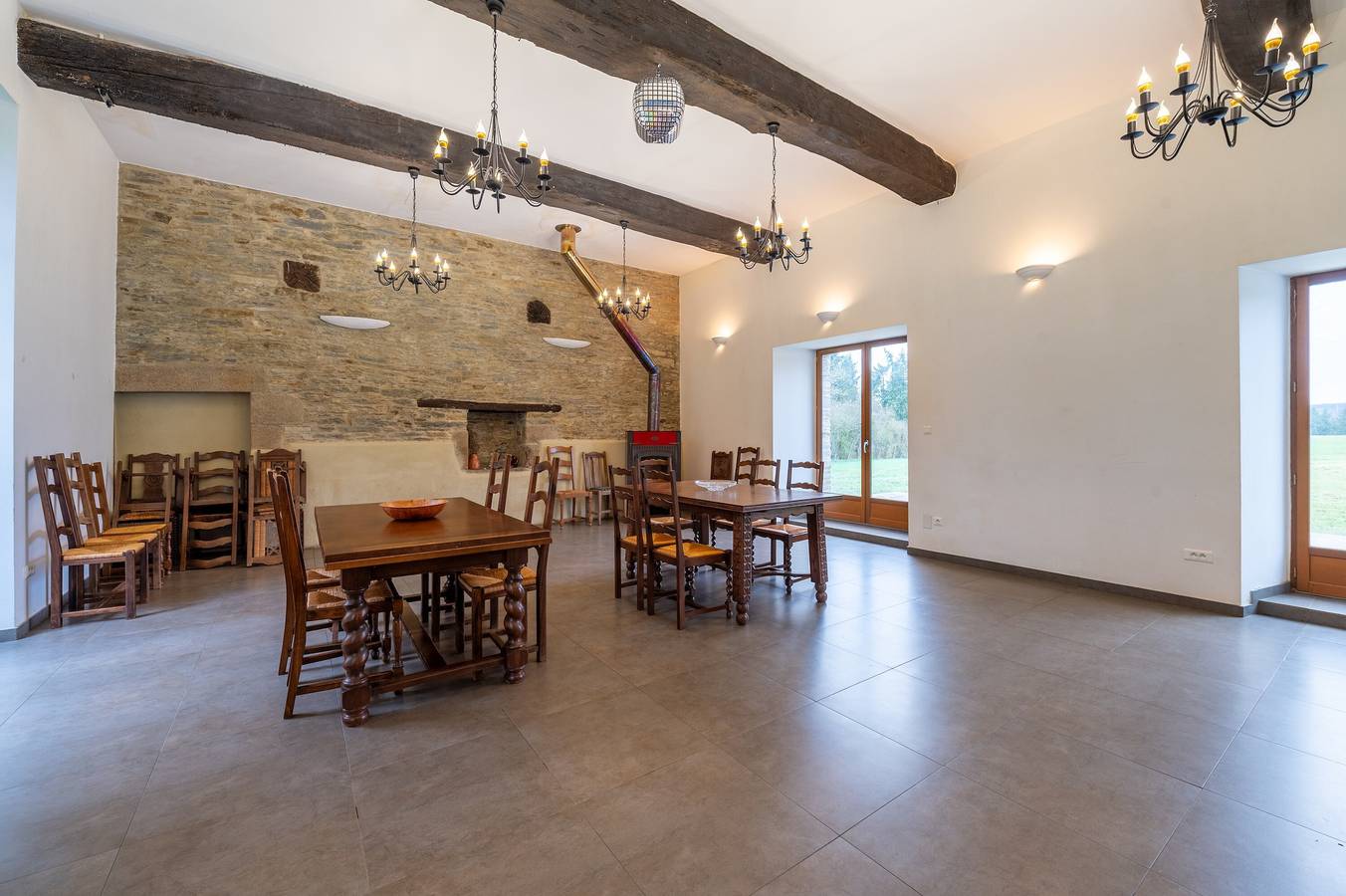 Gîte 'les écuries' pour 14 personnes. in La Chapelle-Caro, Région de Vannes