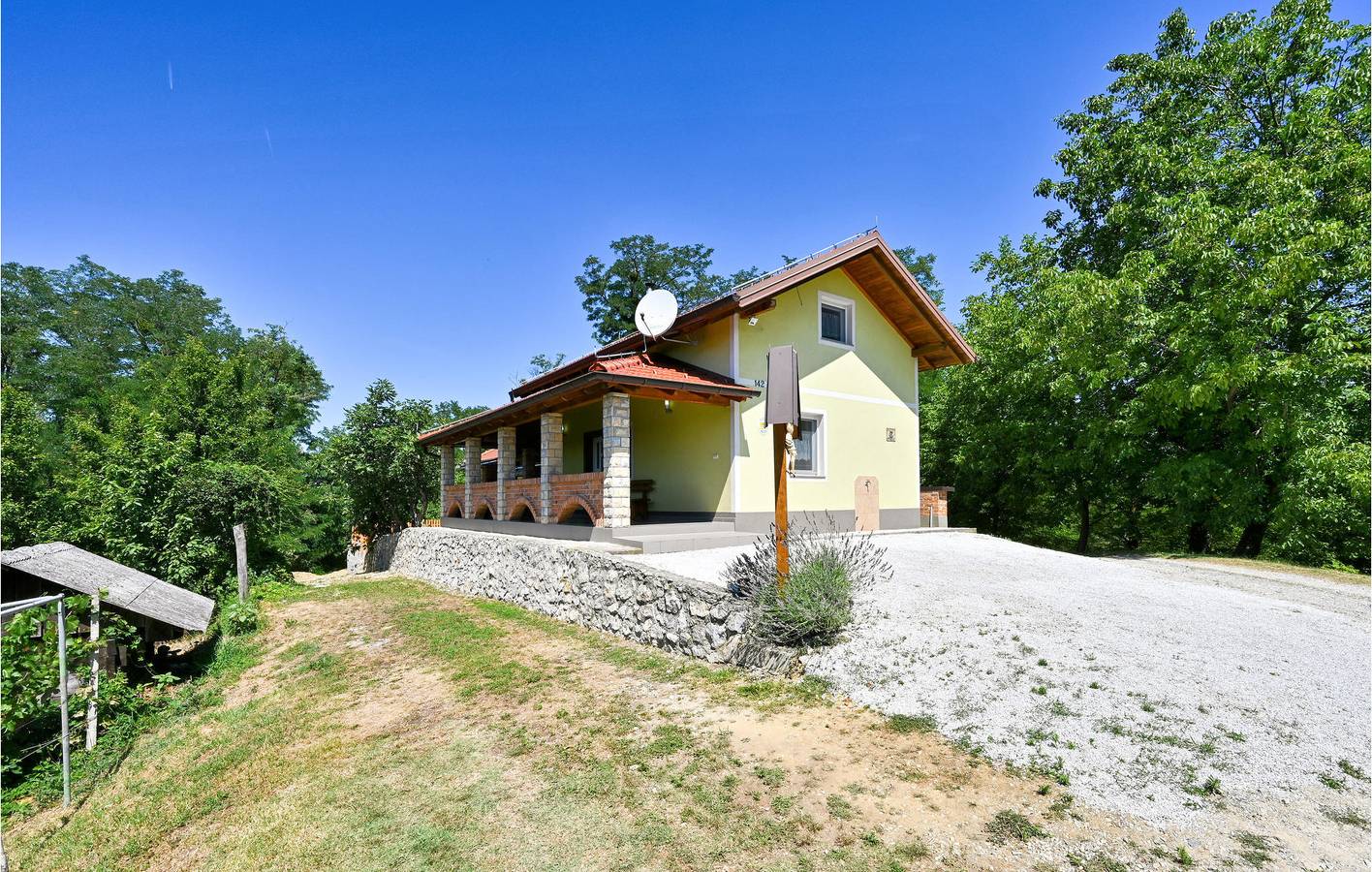 Charmante 2-Zimmer-Wohnung mit WLAN, Pool, Terrasse und Grill in Zagreb und Umgebung