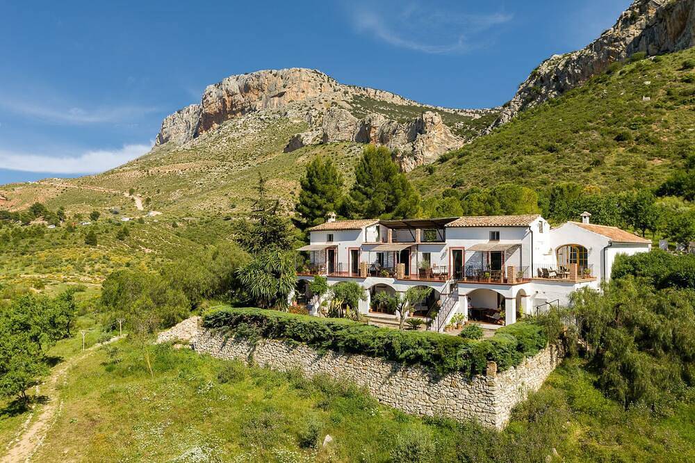 Geheel appartement, Niew aangelegde vakantie-studios met prachtig uitzicht in Andalusische Boerderij in Antequera, Málaga Provincie