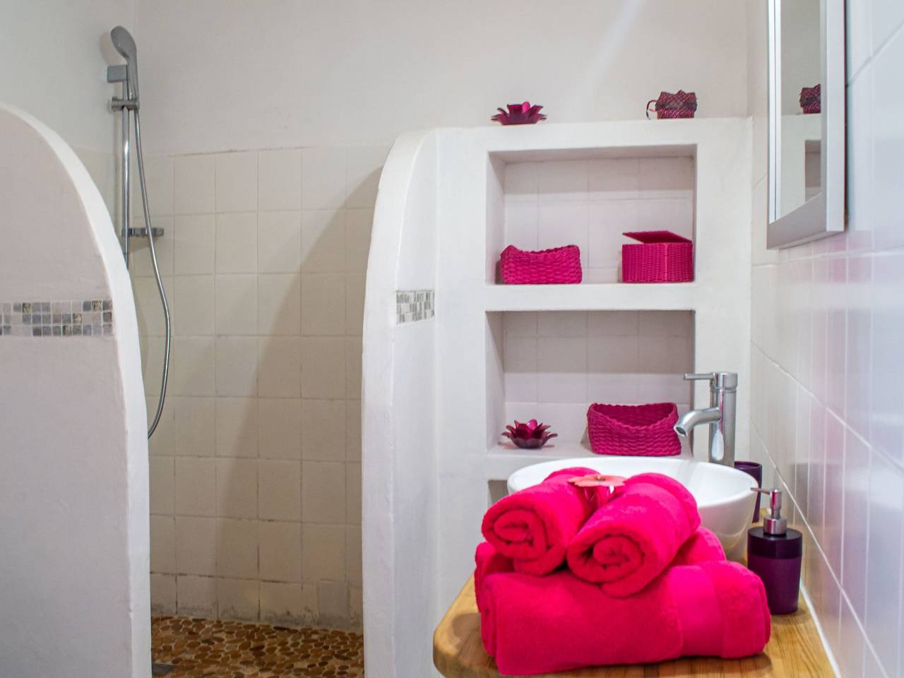 Ganze Wohnung, Apartment "Secret Lodge" mit Blick auf das Wasser in Deshaies, Guadeloupe