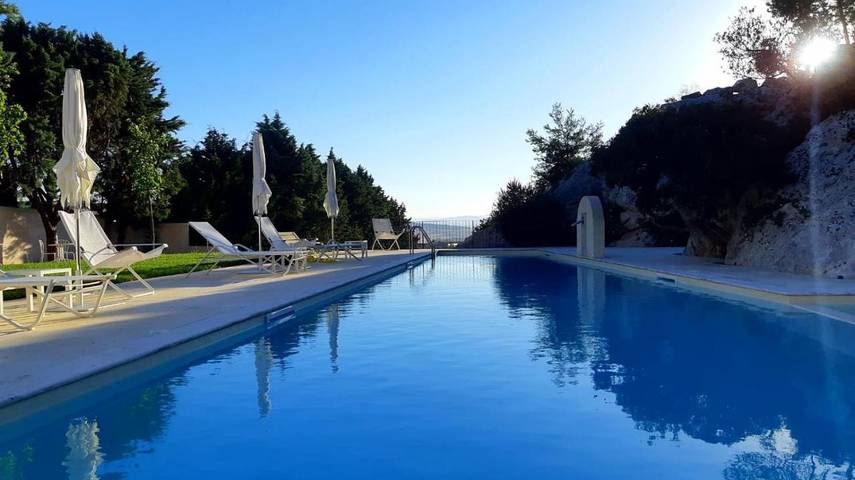Appart’hôtel pour 2 personnes, avec Terrasse ainsi que Jardin et Piscine