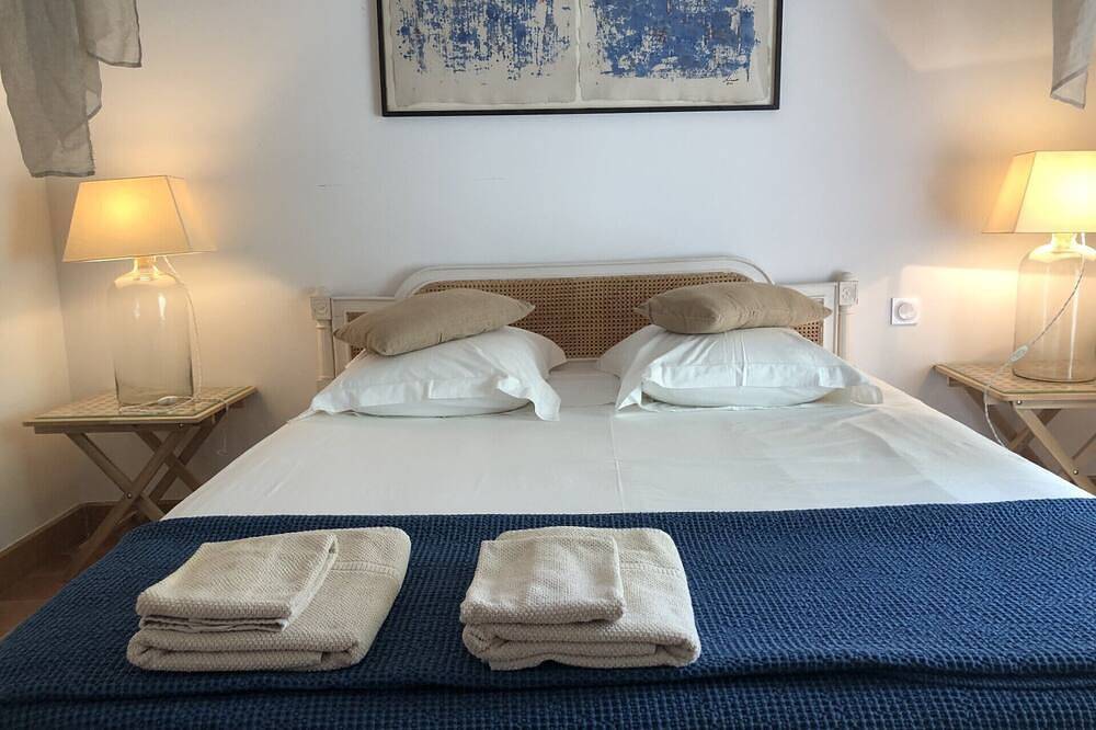 Magnifique Gîte Pour 6 Personnes, Entièrement Équipé in Sarrians, Vaucluse