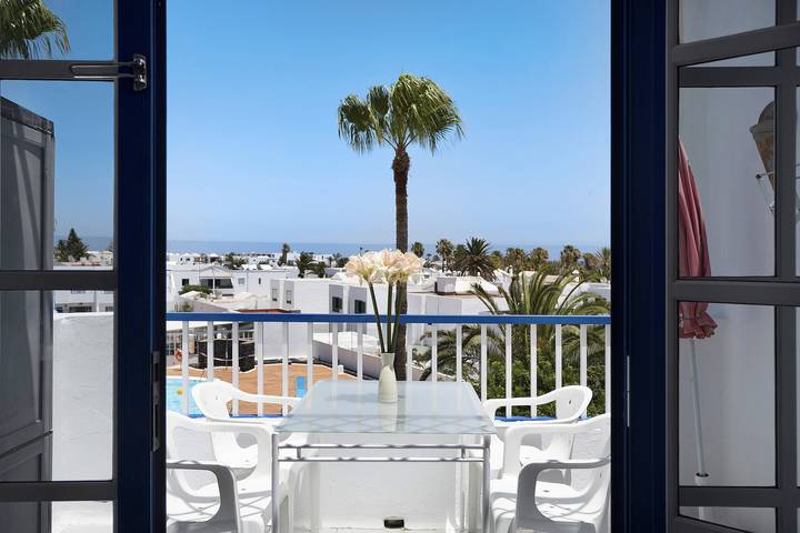 Entire apartment, "Apartamento con vista piscina" with Sea View, Pool in Puerto del Carmen, Tías