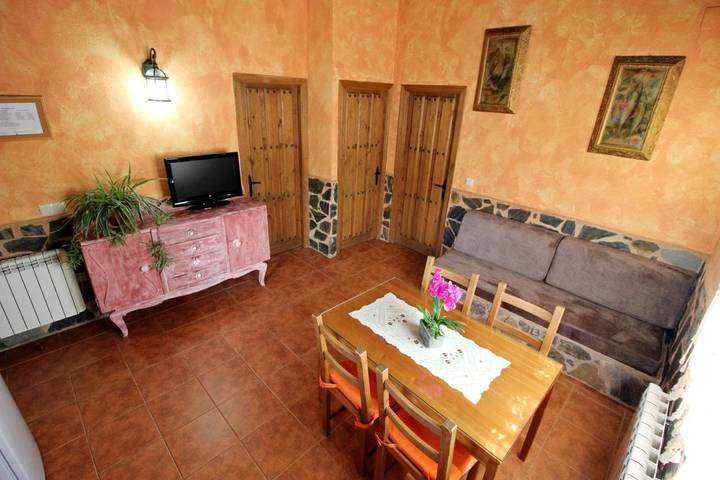 Casa rural para 7 personas, con balcón además de jardín y piscina en La Vera - 2