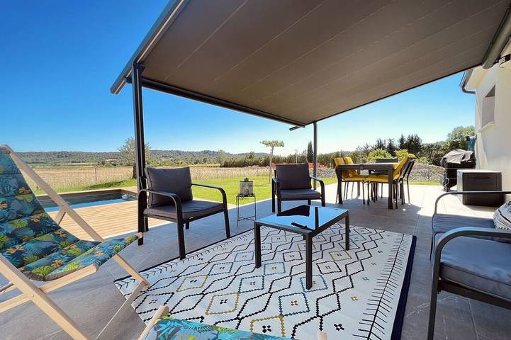 Location de vacances pour 6 personnes, avec terrasse et jardin à Serviers-et-Labaume