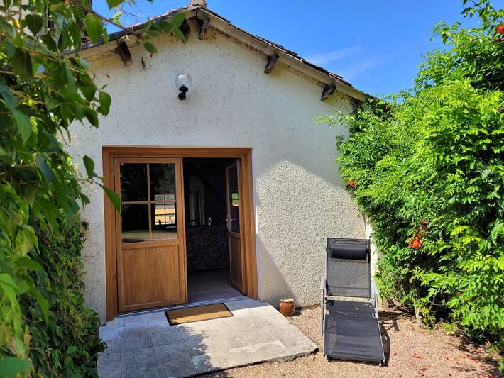 Location de vacances pour 4 personnes, avec Terrasse ainsi que Jardin et Piscine à Saint-Saud-Lacoussière