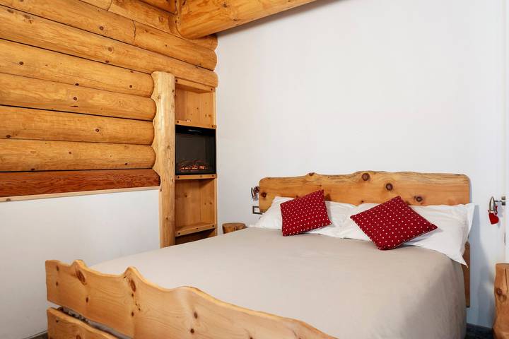 Camera 'Cazzuffi Rododendro' con Vista Montagna, Terrazza Privata e Wi-Fi in Peio, Parco Nazionale dello Stelvio