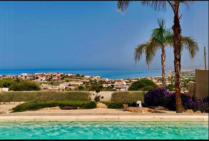 Location de vacances pour 10 personnes, avec Balcon et Terrasse ainsi que Jardin et Piscine à Cava d'Aliga