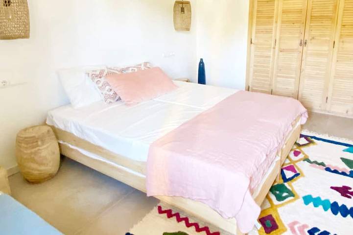 Location de vacances pour 10 personnes, avec terrasse et jardin, animaux acceptés à Cala Tarida - 4