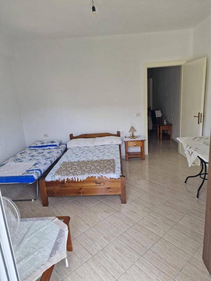 Gîte pour 2 personnes, avec balcon ainsi que vue et jardin dans Borsh - 3