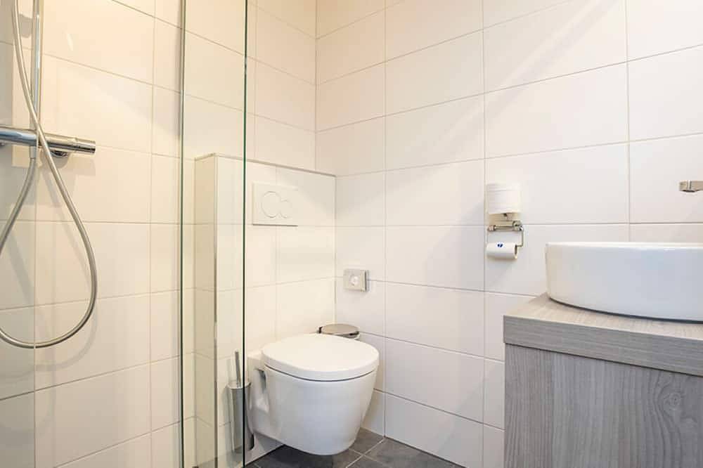 Peaceful Stay with Woodland Views, Perfect for Couples & Nature Walks in Eerbeek, Veluwe