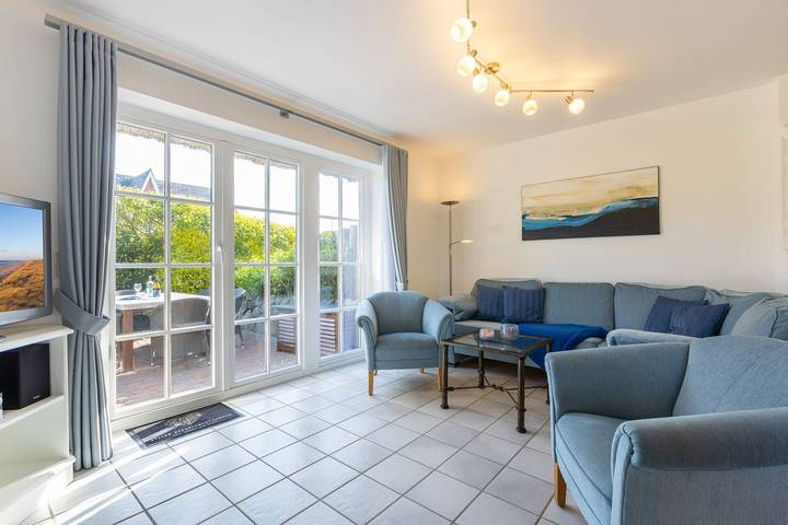 Ganze Wohnung, Feines Wohnen mit viel Platz unter kuscheligem Reet in Bestlage. in Wenningstedt, Sylt