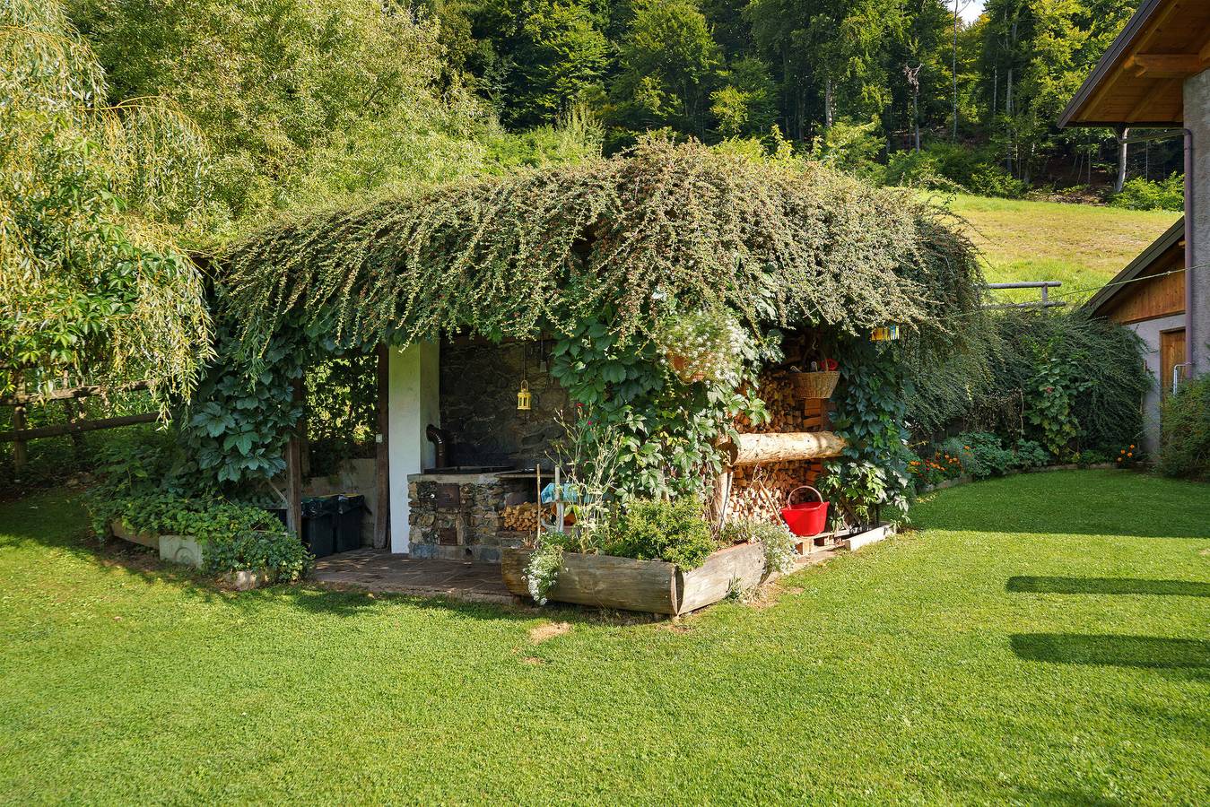Chalet 'Baita Angomà' mit Bergblick und privatem Garten in Levico Terme, Valsugana