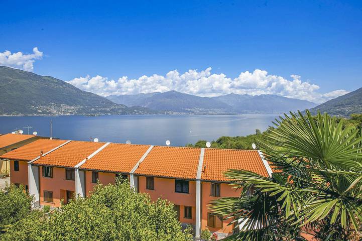 Ferienwohnung für 4 Personen, mit Seeblick und Ausblick sowie Balkon in Maccagno con Pino e Veddasca - 3