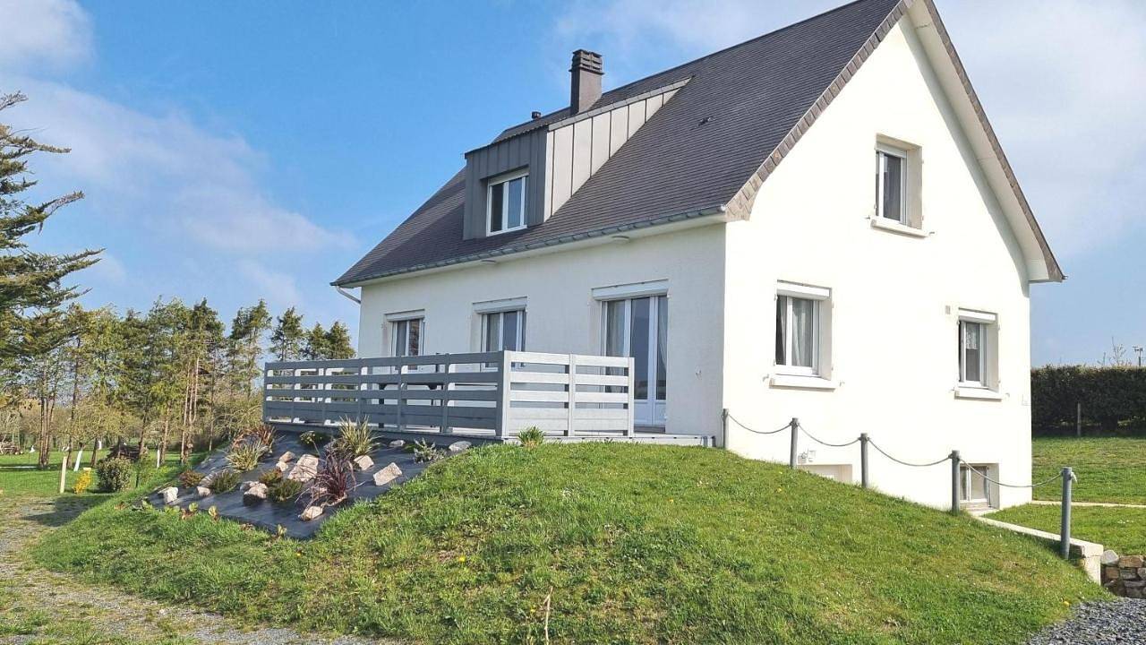 Four-Bedroom House in Regnéville-sur-Mer, Région de Coutances