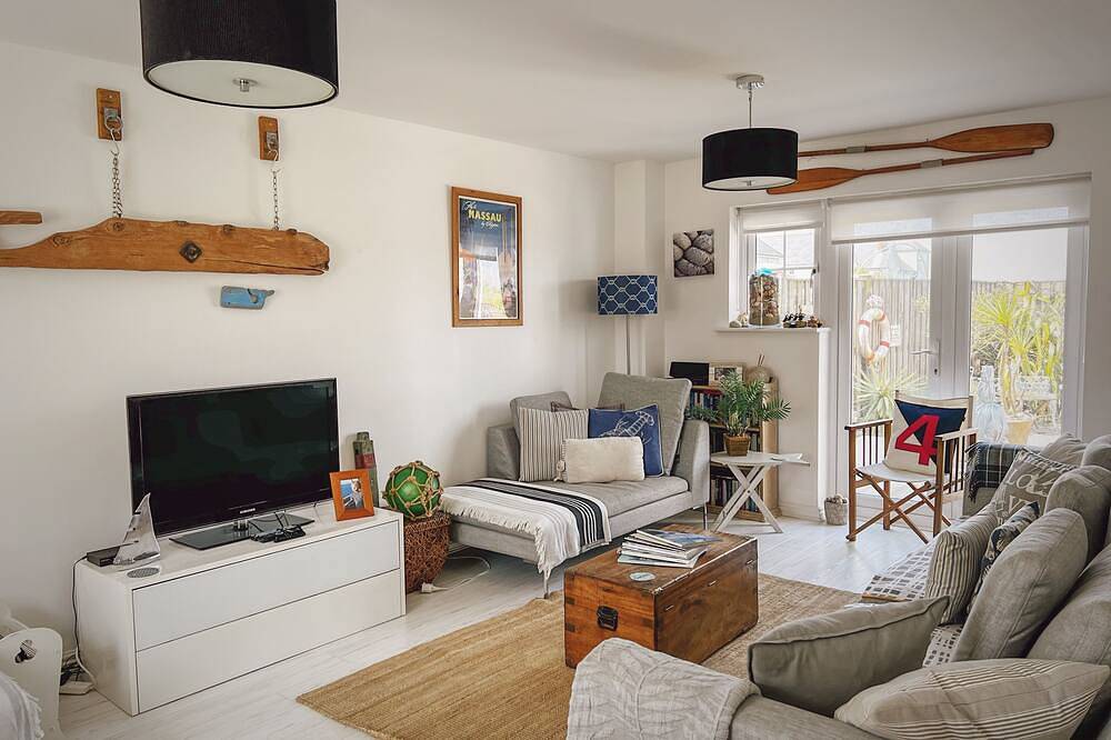 Mariners Moon -  a cottage that sleeps 8 guests  in 4 bedrooms in Camber, East Sussex