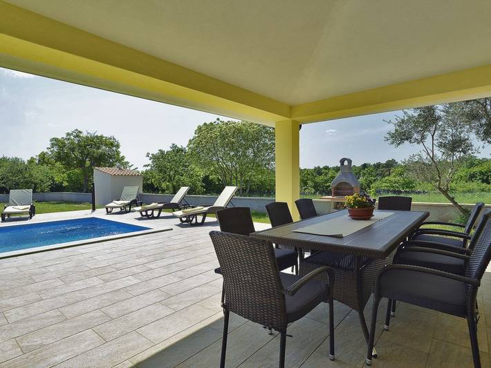 Ferienhaus für 6 Personen, mit Terrasse und Pool