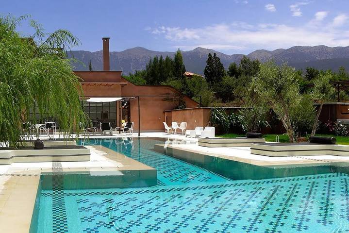Maison d’hôte pour 2 personnes, avec piscine ainsi que jardin et vue