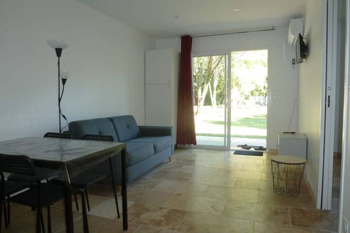 Appartamento intero, 2/4-person gîte with small garden and shared swimming pool in Saint-Pardon-de-Conques, Langon e dintorni