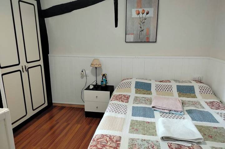 2 Bed Flat - Sleeps 4 - Parking - Wifi in Fuenmayor, La Rioja Province