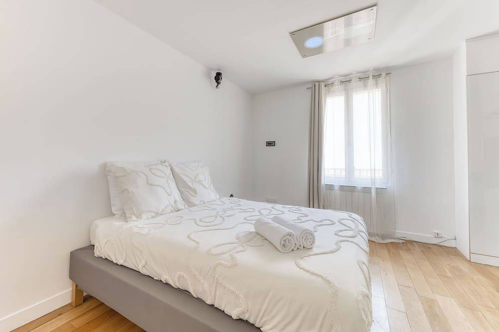 Appartement entier, Studio cosy Vidéoprojecteur et proche Paris in Clichy, Hauts-de-Seine
