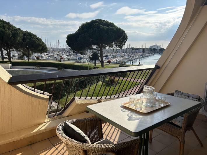 Appartement de vacances pour 4 personnes, avec piscine et terrasse en Camargue