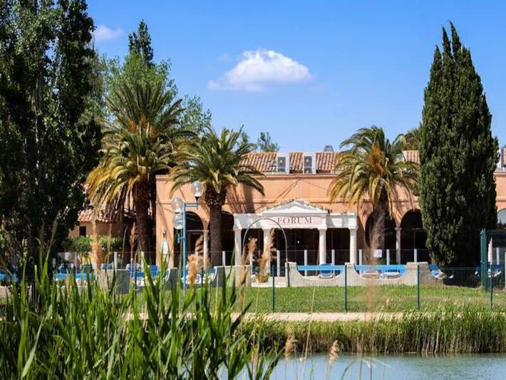 Ferienwohnung für 2 Personen, mit Pool und Sauna, kinderfreundlich in Arles