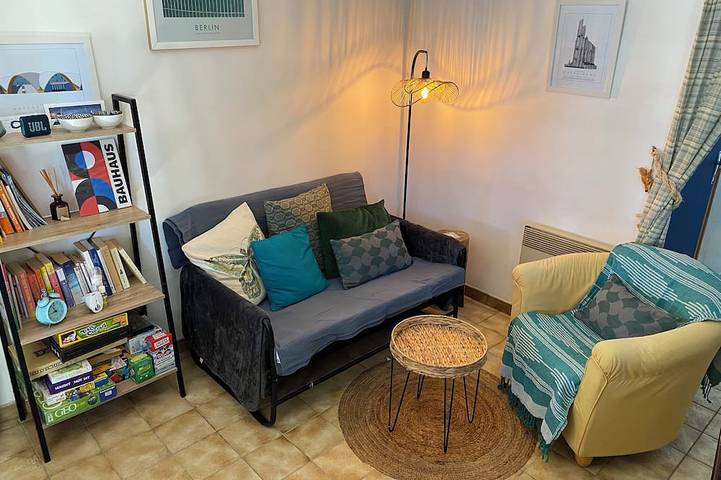 Petite Maison Atypique Avec Jardin Ombagé Parfait Pour des Vacances en Famille in Royan, Côte de Beauté