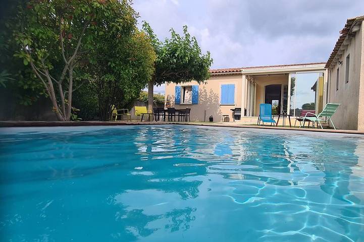 Maison de vacances pour 6 personnes, avec jardin ainsi que piscine et terrasse à Pernes-les-Fontaines