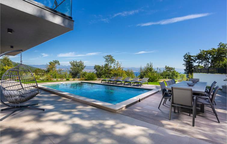 Ferienhaus für 10 Personen, mit Terrasse in Lovran