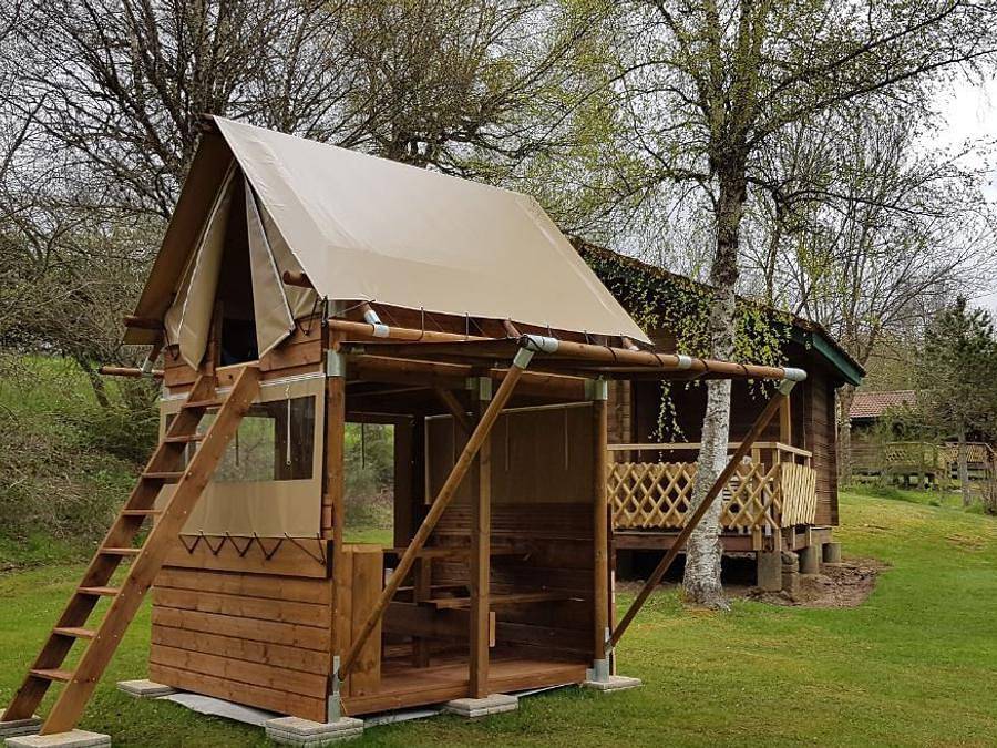 Camping Le Saint Eloy - Insolite 4 personnes - Bivouac (Sans sanitaires) + tente au sol in Saint-Germain-l'Herm, Parc Naturel Régional Livradois-Forez