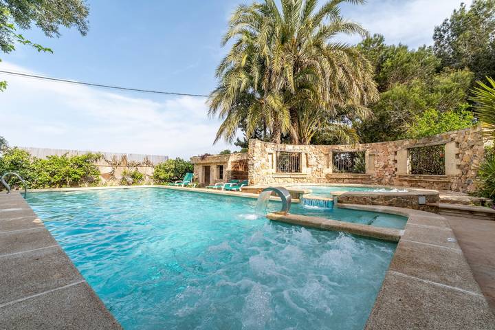 Ferienhaus für 18 Personen, mit Whirlpool und Garten sowie Kinderpool in Alicante Provinz