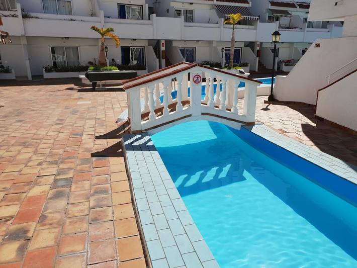 Entire holiday apartment, Whole Apartment in Playa De La Américas with Common Pool and Pool View in Playa de las Américas, Arona