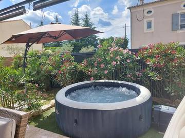 Cottage pour 4 personnes, avec jacuzzi ainsi que piscine et terrasse à Montpezat (Languedoc-Roussillon)