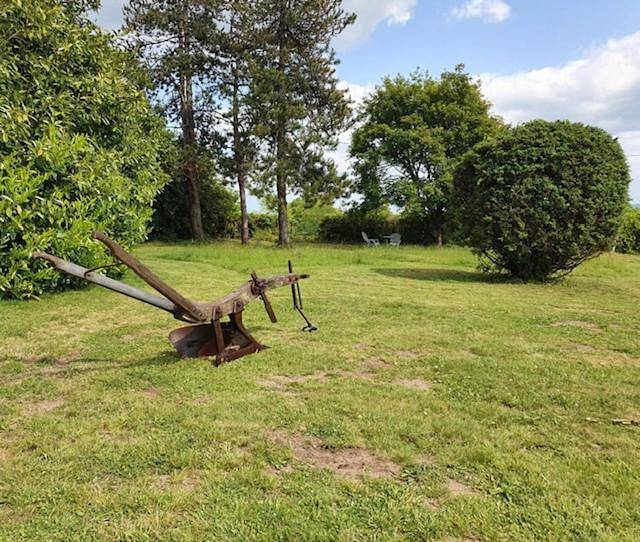Location de vacances pour 4 personnes, avec vue ainsi que piscine et jardin à Exideuil - 3