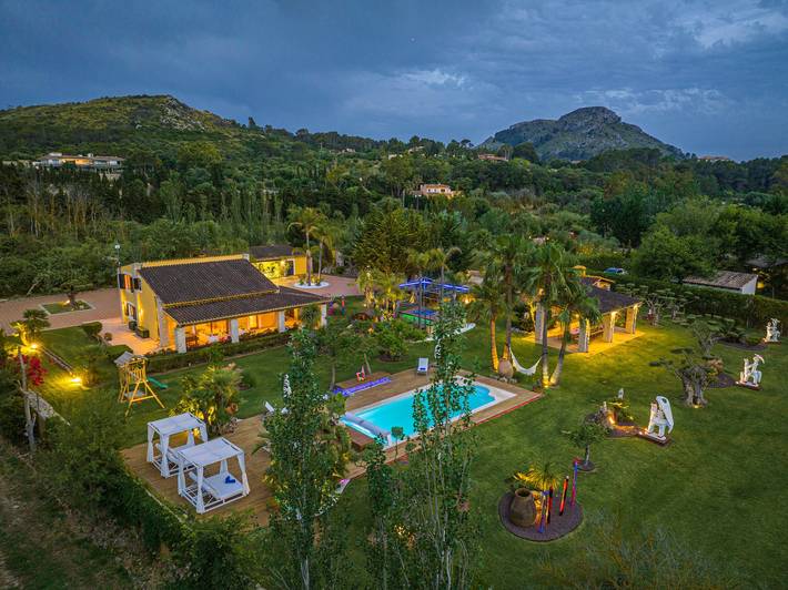Finca mit Whirlpool für 8 Personen, mit Sauna und Garten sowie Whirlpool, mit Haustier in Alcúdia