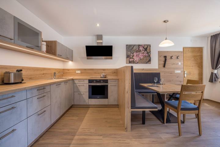 Hel lejlighed, Apartment 'Lechnerhof Murmeltier' Near the Ski Area with Mountain View, Wi-Fi & Balcony in Valles, Mühlbach