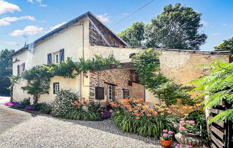 Location de vacances pour 6 personnes, avec piscine ainsi que terrasse et jardin, animaux acceptés à Jouqueviel - 2
