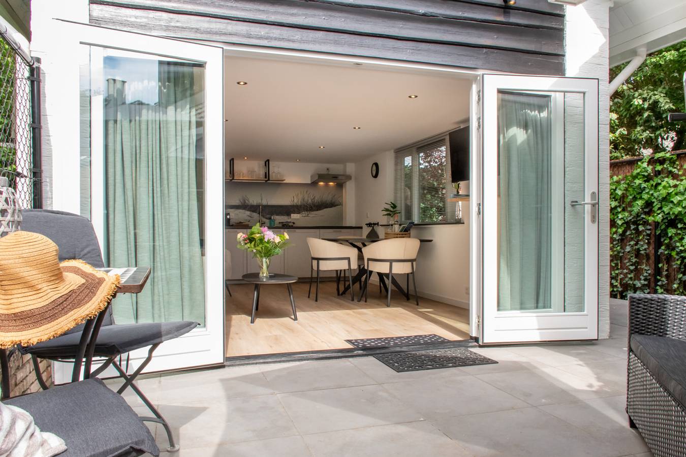 Charming 2-person house with air conditioning at the foot of the dunes in Domburg in Dombourg, Walcheren