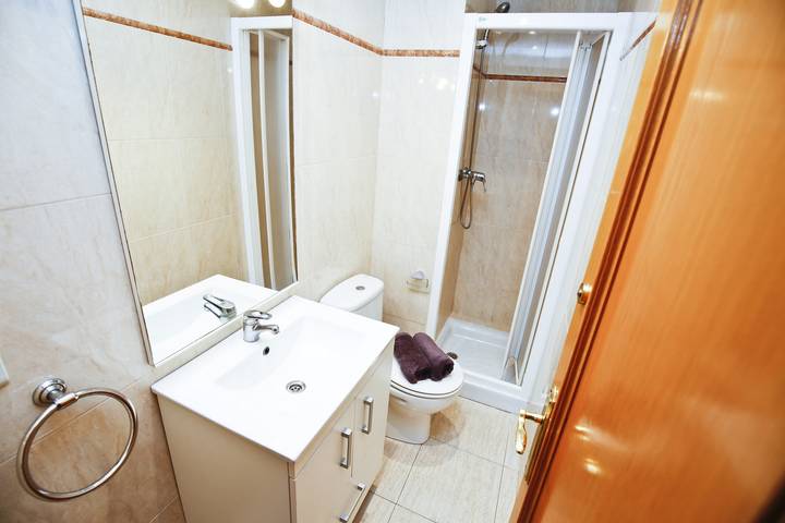 Apartamento entero, Pineda 5 con piscina comunitaria, playa a 100m in Platja de la Pineda, Costa Dorada