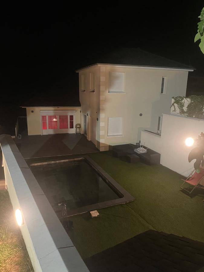 Maison de vacances pour 7 personnes, avec Balcon et Terrasse ainsi que Piscine et Vue à Vernouillet