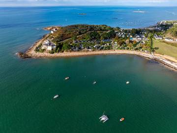 Camping pour 6 personnes, avec terrasse ainsi que bassin pour enfant et piscine, animaux acceptés dans Côte de Granit Rose