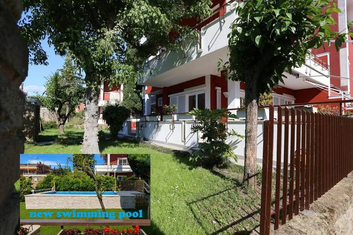 Villa per 14 persone, con giardino e panorama nonché piscina, con animali domestici a Roma