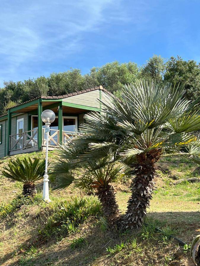 Location de vacances pour 5 personnes, avec jardin ainsi que terrasse et vue à Belvédère-Campomoro - 2
