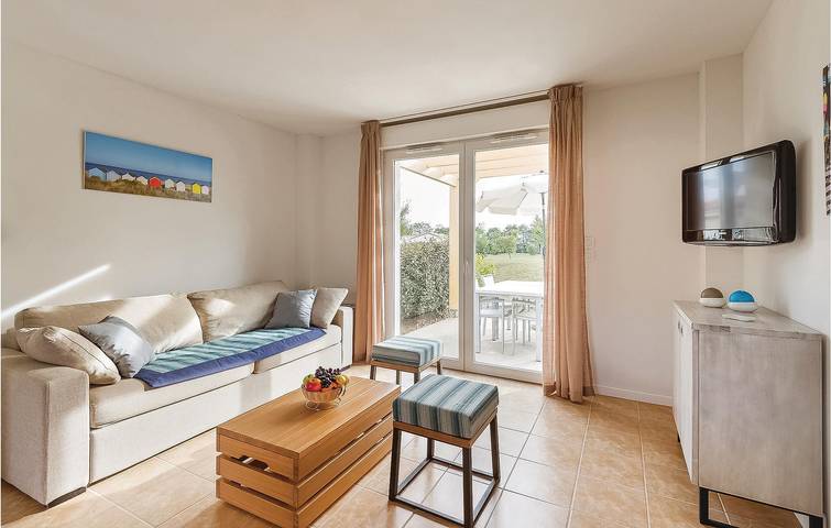 Appartement de plage avec piscine, lits superposés et TV près de l'océan in Talmont-Saint-Hilaire, Vendée