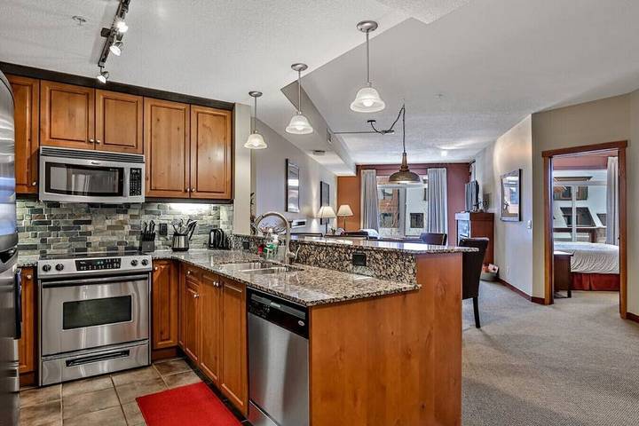 Gîte pour 7 personnes, avec piscine ainsi que jacuzzi et balcon à Canmore - 3