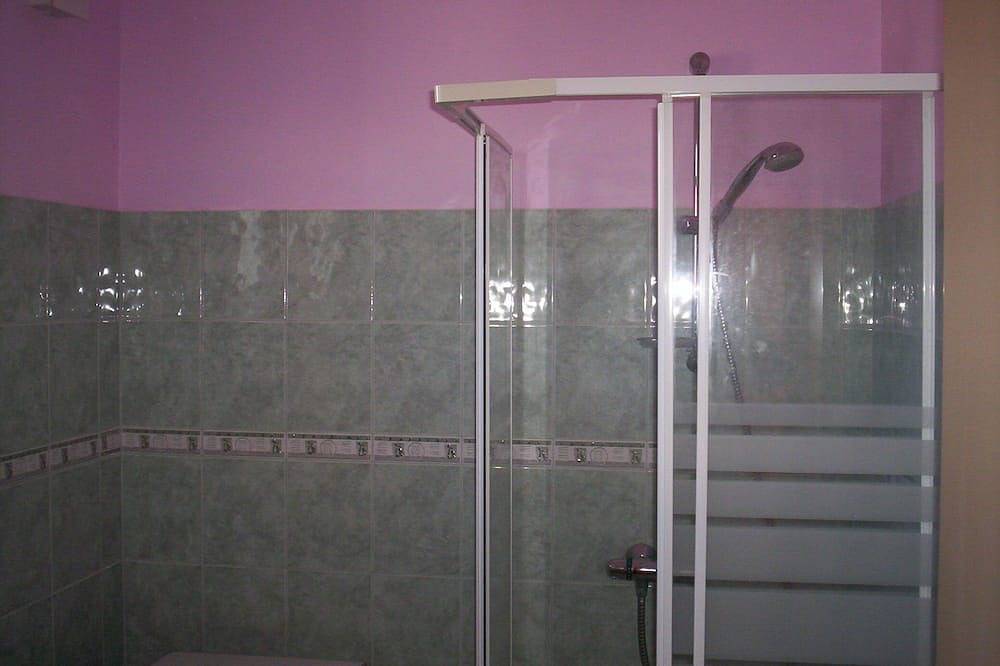 House 800m from the beaches of Beg Leguer, with enclosed garden with trees in Beg-Léguer, Lannion