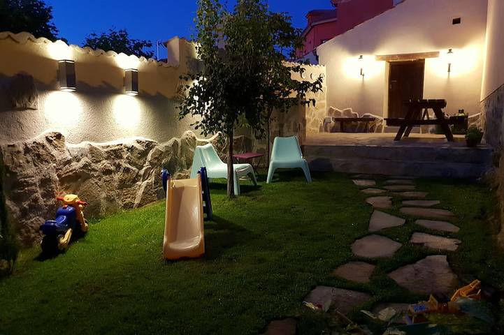 Ferienhaus für 9 Personen, mit Garten und Whirlpool sowie Pool - 1