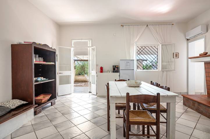 Villa 'Ulivi' with Private Terrace, Wi-Fi and Air Conditioning in Manduria, Gulf of Taranto